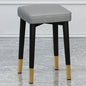 Taburetes bajos de lujo estilo nórdico con asiento gris y patas negras con detalles dorados